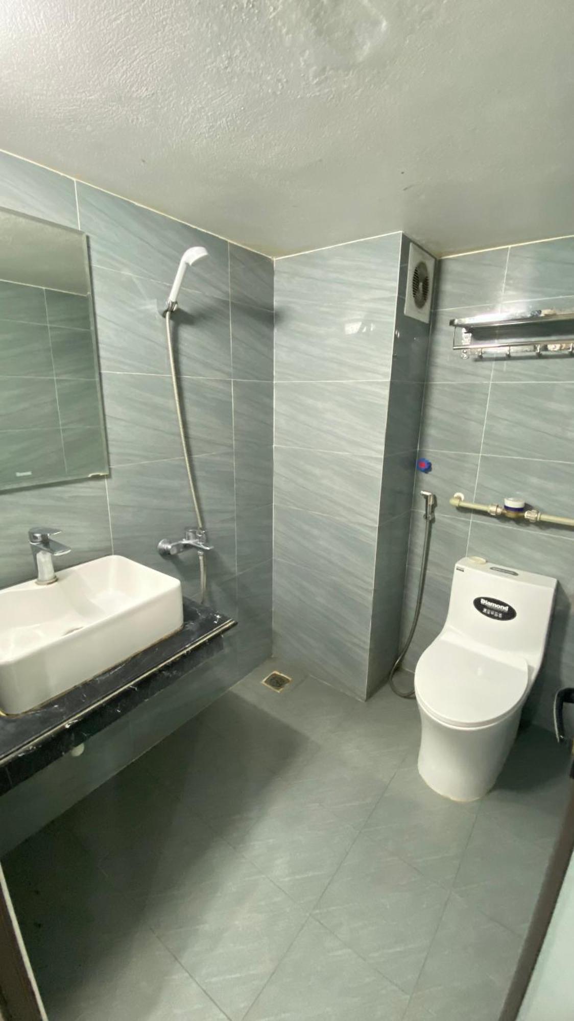 Era Apartment Tran Thai Tong Hanoi Bagian luar foto