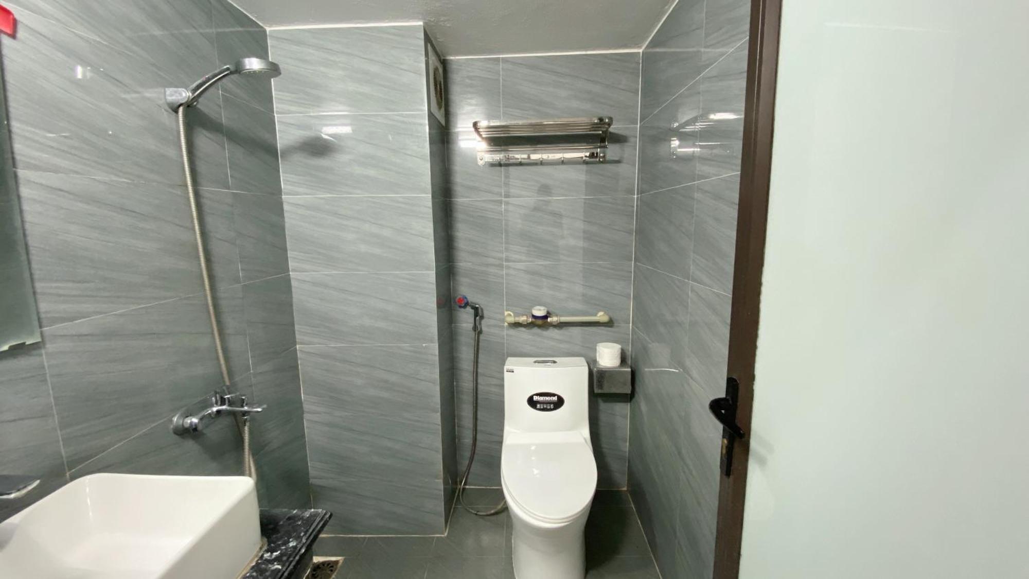 Era Apartment Tran Thai Tong Hanoi Bagian luar foto